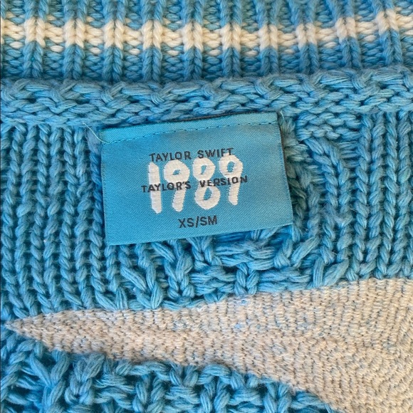Taylor Swift 1989 Women’s Light Blue Cardigan Size XS / SM - Picture 8 of 11